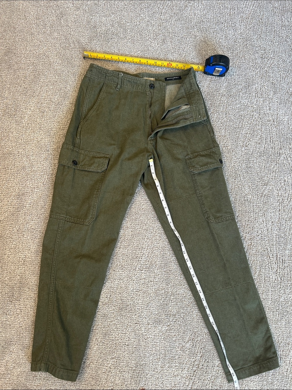 Banana Republic Men's Olive Utility Cargo Pants. 31/32